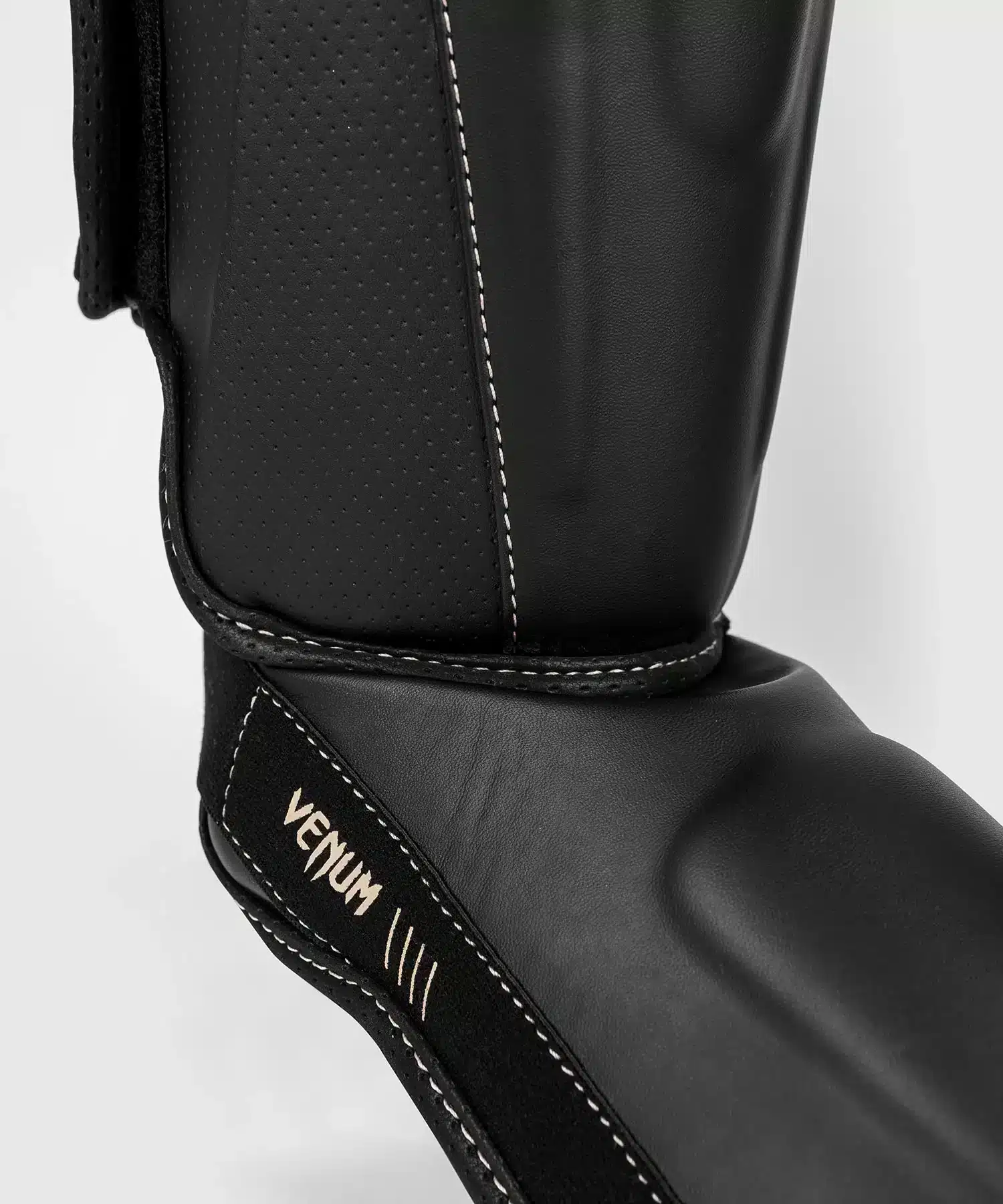 מגני רגליים Venum Impact Evo Shinguards Black