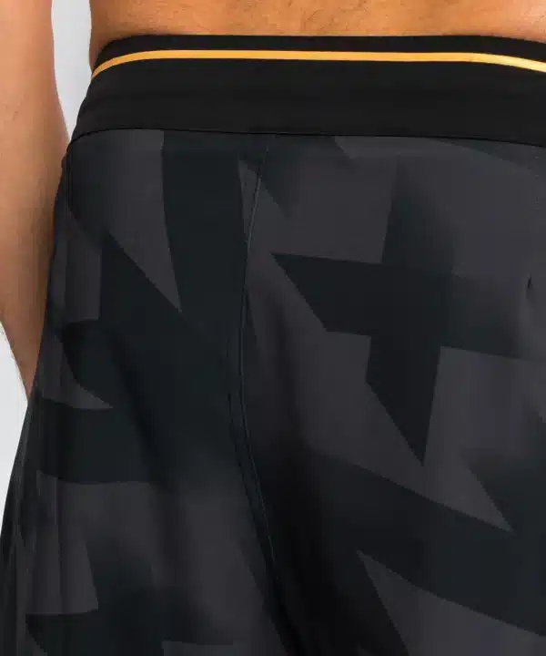 מכנסי לחימה Venum Razor Fightshorts - Black/Gold