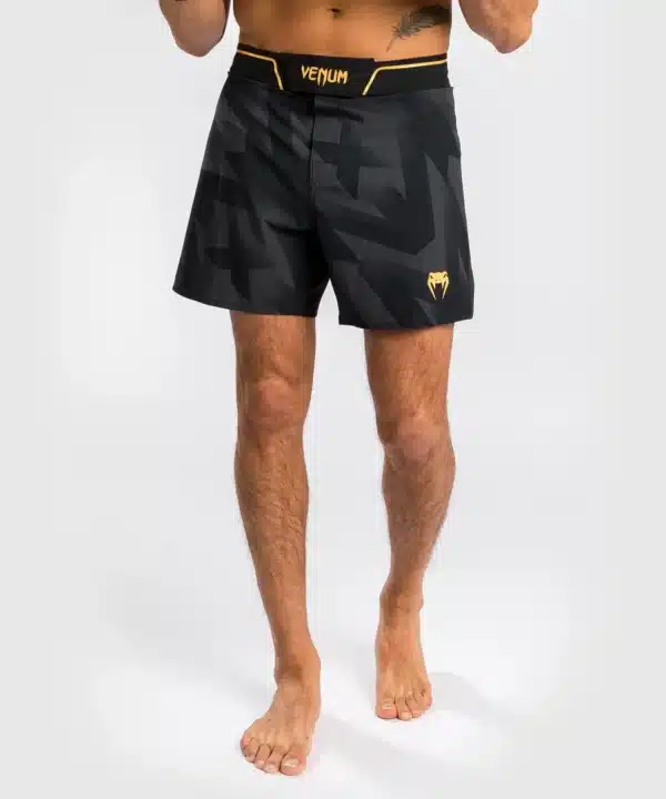 מכנסי לחימה Venum Razor Fightshorts - Black/Gold