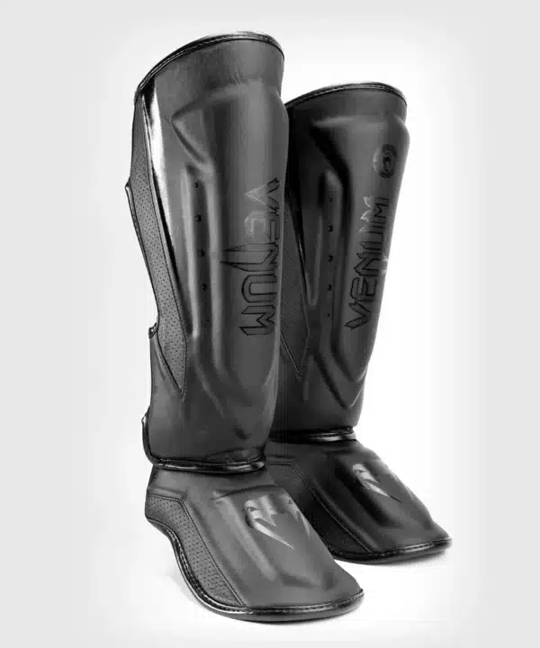 [Venum Elite Evo Shinguards] Black/Black - מגני רגליים ונום עלית EVO בעיצוב חדש