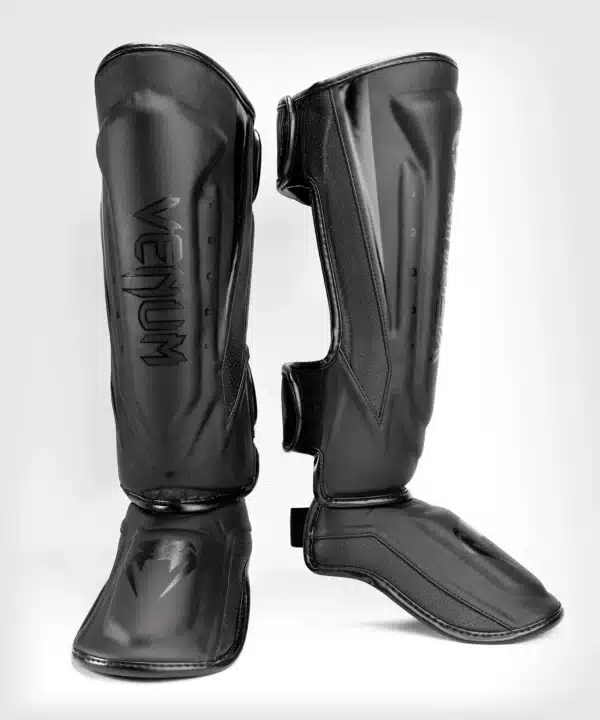 [Venum Elite Evo Shinguards] Black/Black - מגני רגליים ונום עלית EVO בעיצוב חדש