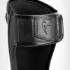 ⁦[Venum Elite Evo Shinguards] Black/Black - מגני רגליים ונום עלית EVO בעיצוב חדש⁩ – תמונה ⁦3⁩
