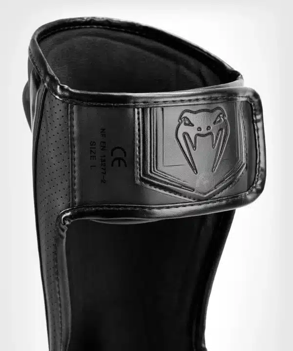 [Venum Elite Evo Shinguards] Black/Black - מגני רגליים ונום עלית EVO בעיצוב חדש