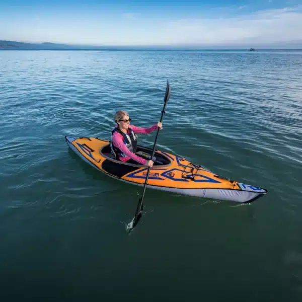 קיאק ספורט מתנפח עם משאבה ותיק - Advanced Elements AdvancedFrame™ Sport Kayak with Pump