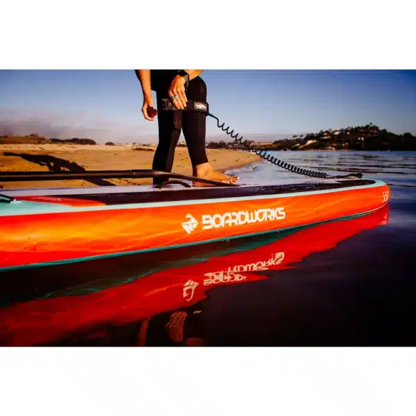 רצועת קרסול מסתלסלת לגלשן סאפ 11 פיט - BOARDWORKS 11' Coiled Paddle Board Leash