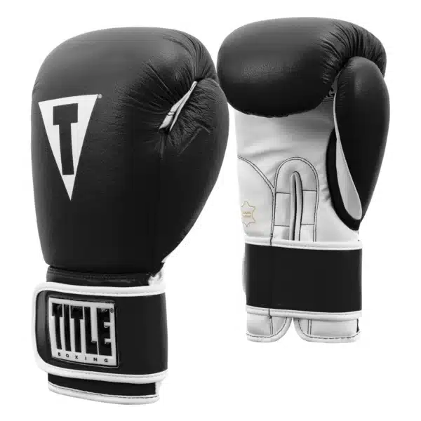 כפפות איגרוף מקצועיות מעור בצבע שחור ולבן - Title Boxing Pro Style 3.0 Leather Training
