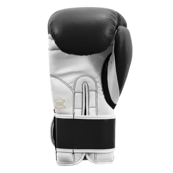 כפפות איגרוף מקצועיות מעור בצבע שחור ולבן - Title Boxing Pro Style 3.0 Leather Training