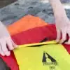 ⁦סט שלושה תיקי אטימה קלים ועמידים במים - Advanced Elements PackLite™ Rolltop Dry Bag Set⁩ – תמונה ⁦4⁩