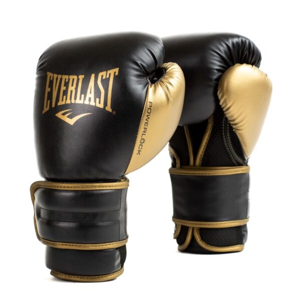 כפפות אגרוף Everlast Powerlock 2R בצבע שחור-זהב עם סגירת וולקרו ותמיכה בפרק כף היד.