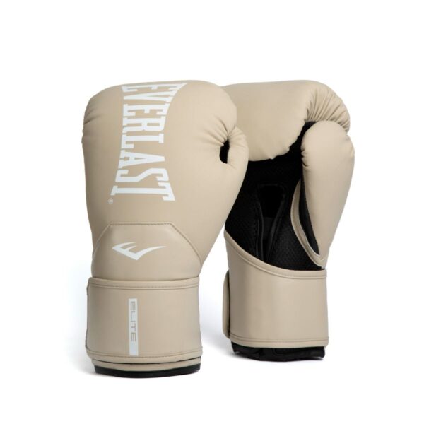 כפפות אגרוף Everlast Elite 2 בצבע Champagne עם לוגו Everlast, עיצוב מודרני ומערכת ריפוד תלת-שכבתית לאימון מקצועי.