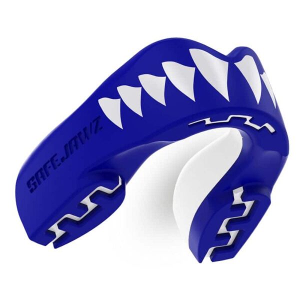 מגן שיניים למבוגרים Safejawz בעיצוב "כריש" – Extro-Series Shark Senior בצבע כחול ולבן