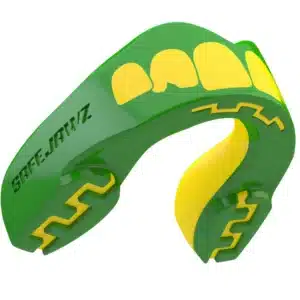 מגן שיניים לילדים Safejawz בעיצוב "מפלצת" בצבע ירוק וצהוב – הגנה מלאה לאגרוף וספורט מגע