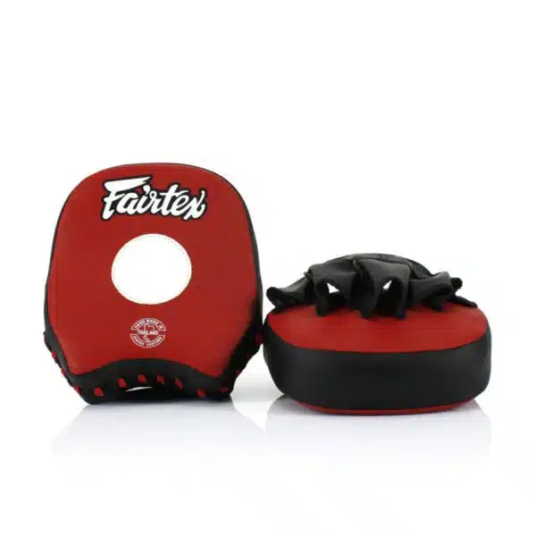 פפות מטרה קצרות Fairtex FMV14 בצבע שחור, קלות ומדויקות לאימוני MMA ומואי תאי