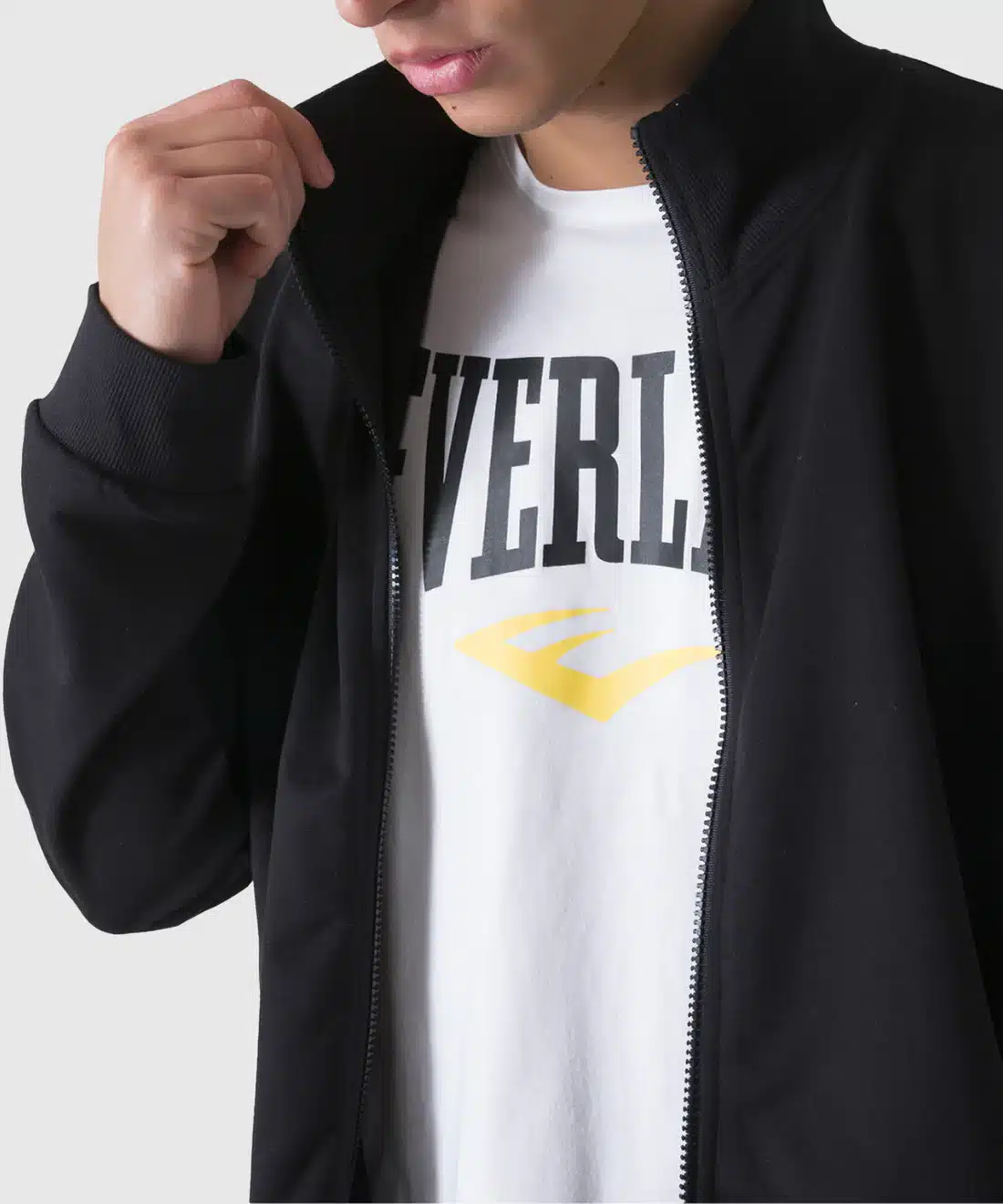 ג’קט סווטשירט שחור לגברים של Everlast עם לוגו מרובע גדול בגב