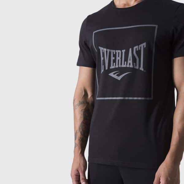 חולצת אוורסלט Everlast Regular לגברים בצבע לבן בעיצוב קלאסי ואיכותי.