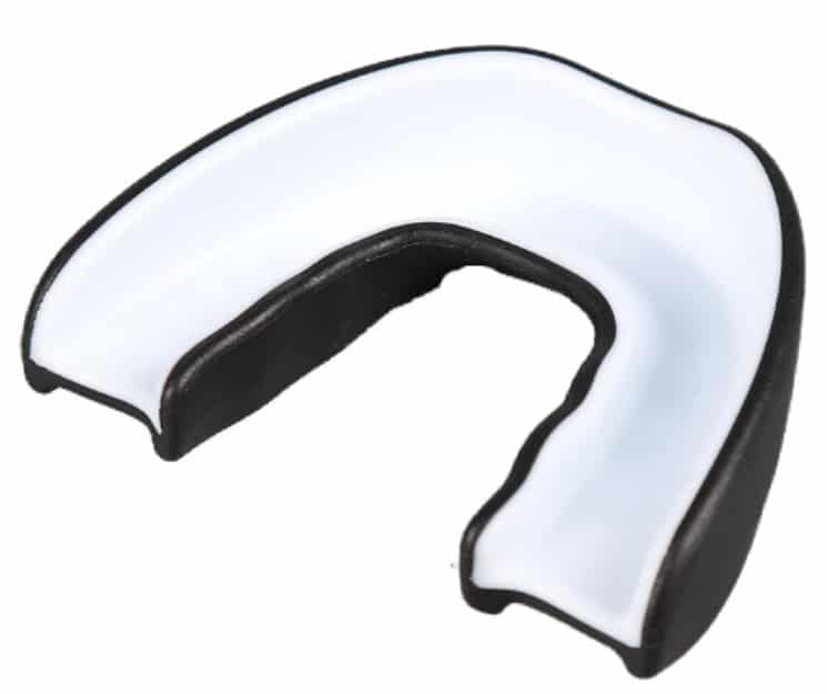 מגן שיניים לילדים APEX הגנה לשיניים וללסת באימוני ספורט מגע ואיגרוף. צבע שחור ולבן