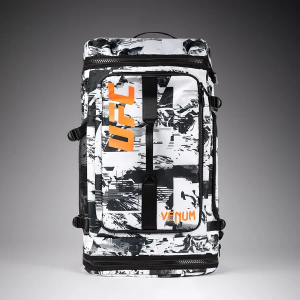 תיק אימון ונום UFC משולב לנשיאה על הגב או ביד, UFC Zenith by Venum Authentic Fight Week Unisex צבע לבן