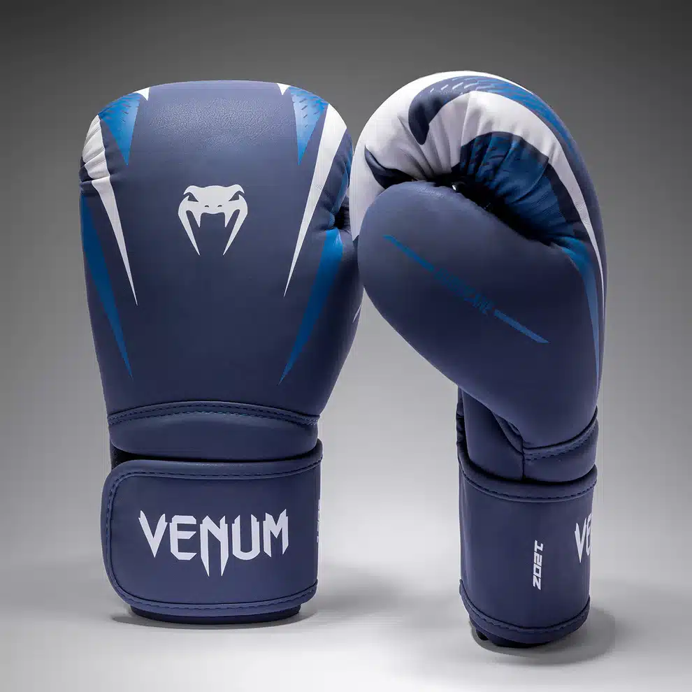 כפפת איגרוף ונום מקצועיות מדגם Venum Hurricane בצבע כחול כהה ולבן