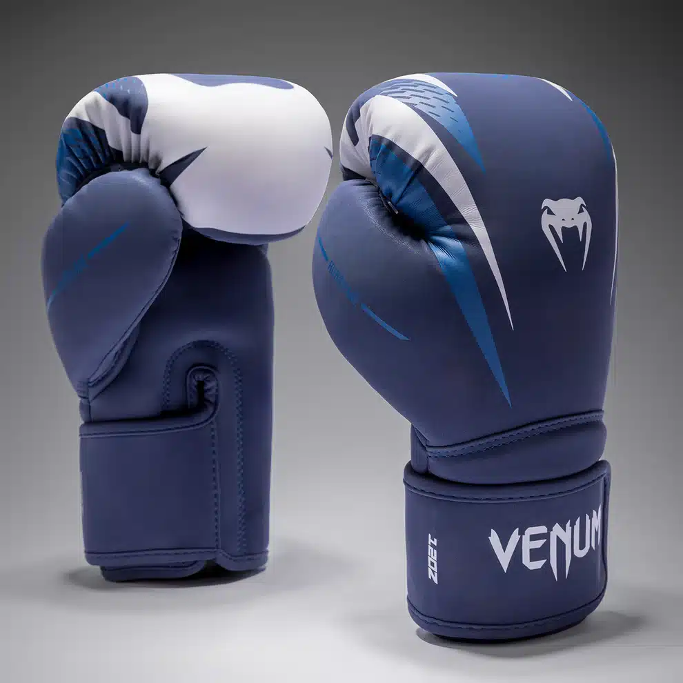 כפפת איגרוף ונום מקצועיות מדגם Venum Hurricane בצבע כחול כהה ולבן
