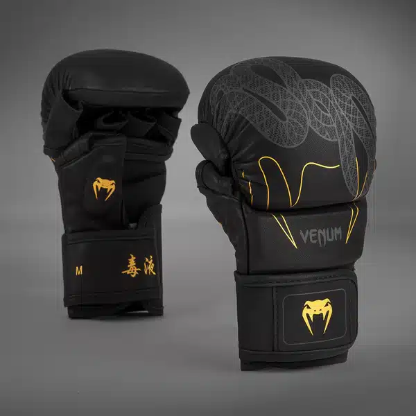 כפפות ספארינג MMA ונום Venum Serpenti שחור כסף וזהב