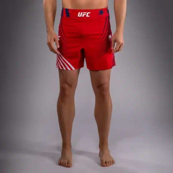 מכנסי לחימה ונום אדומים UFC Freedom 250 by Venum Authentic Fight Night גזרה קצרה