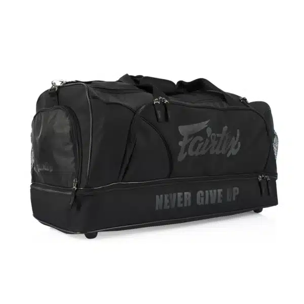 תיק אימון וספורט שחור Fairtex Fighter Gym Bag BAG2 בנפח 83.5 ליטר